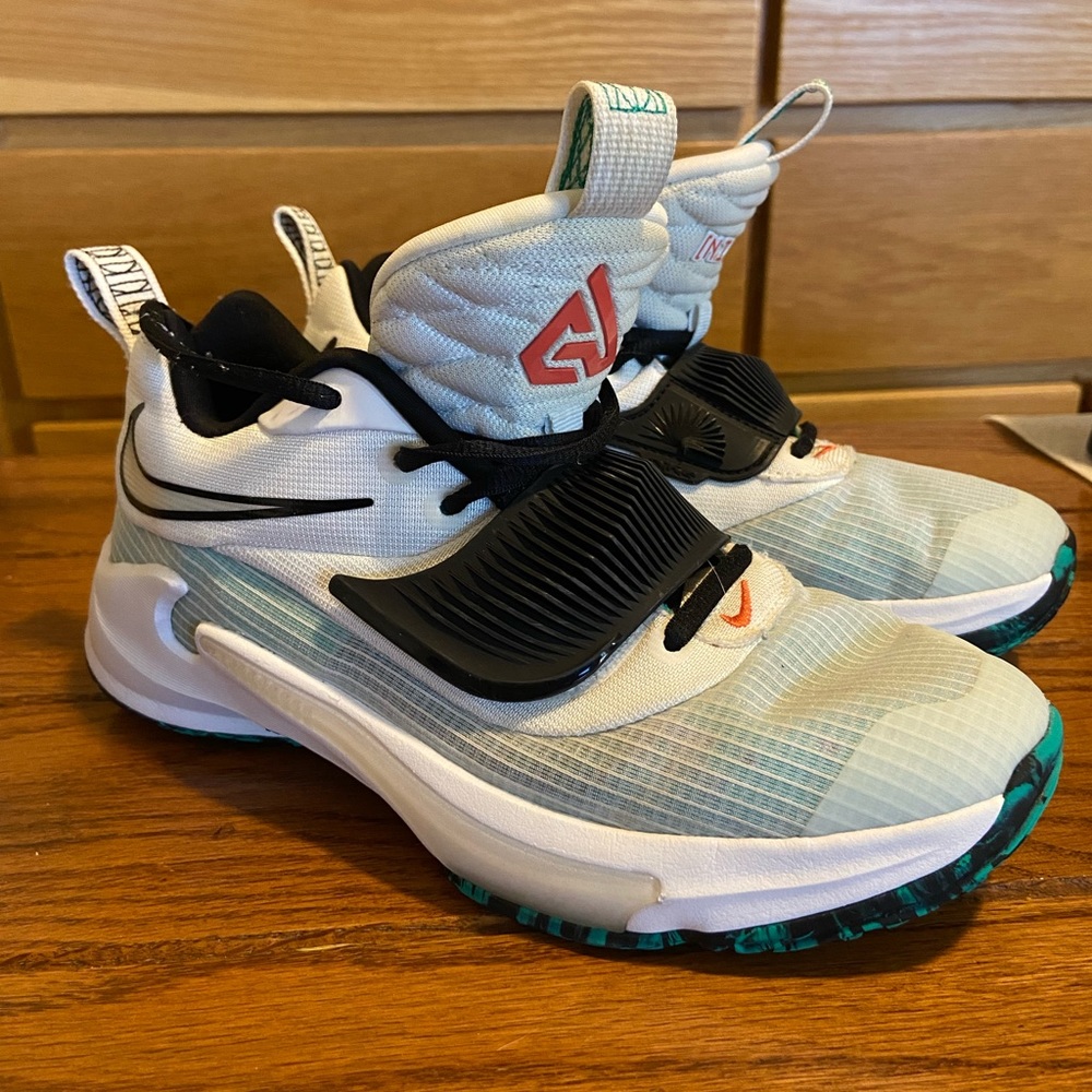 Nike Zoom Freak 3 size Y5
